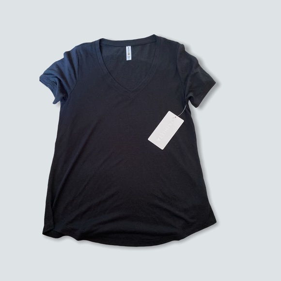Athleta Tops - Athleta Breezy V Scoop Tee NWT Black S PILLING